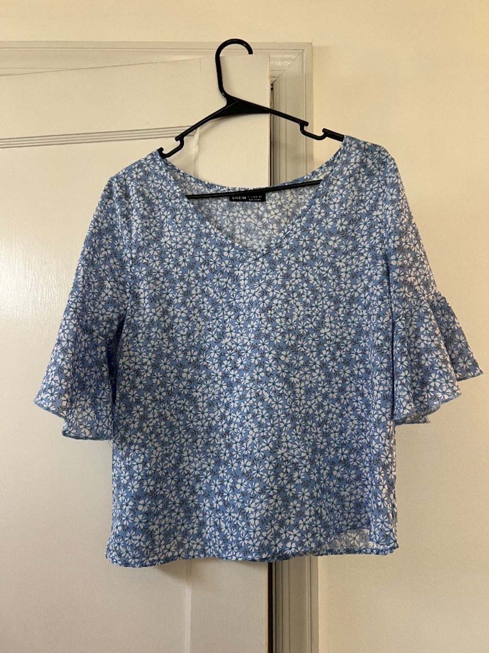 Floral Ruffle Sleeve Blouse
